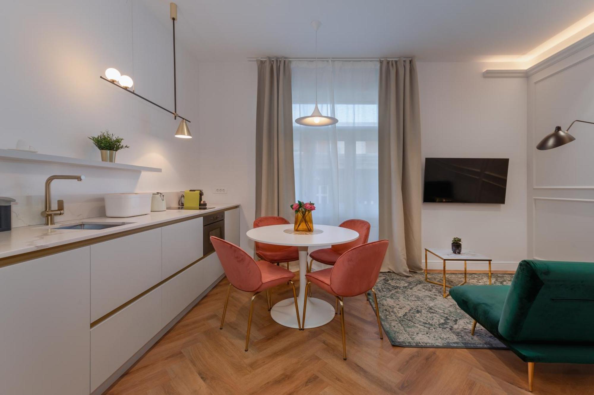 Grand Apartment *